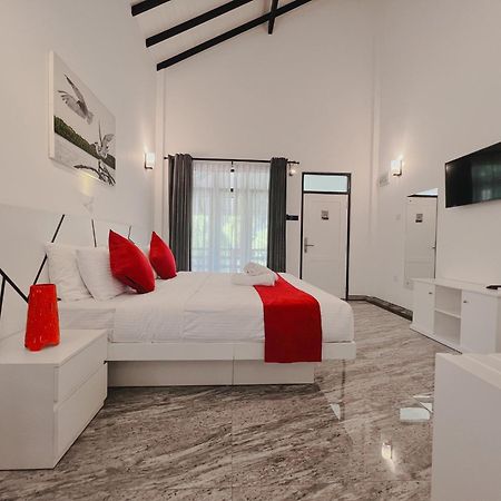 Wetland Resort Negombo Esterno foto