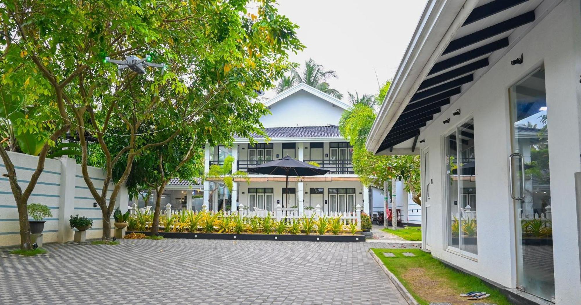 Wetland Resort Negombo Esterno foto